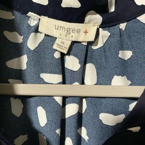 Umgee Navy and White Abstract Blouse
